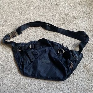 Athleta women’s excursion belt/crossbody bag